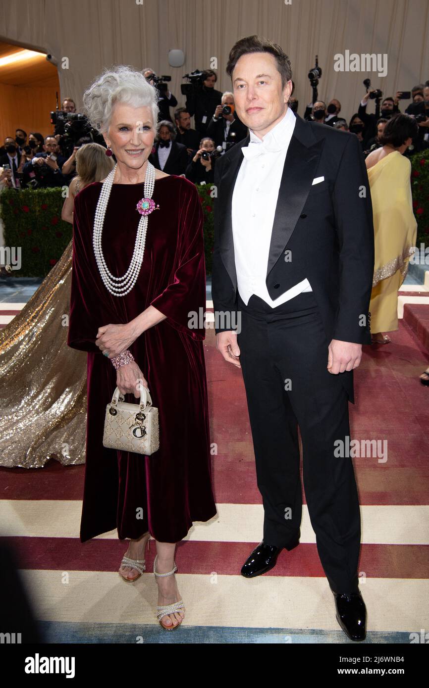 Elon et Maye Musk attend The 2022 Met Gala Celebrating "In America: An ...