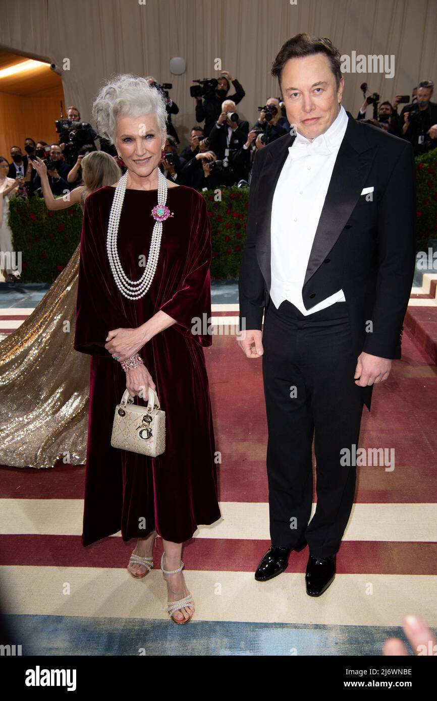 Elon et Maye Musk attend The 2022 Met Gala Celebrating "In America: An ...