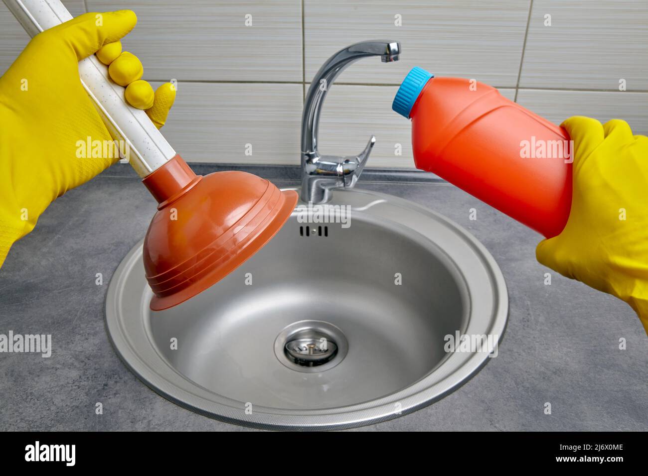 Unclogging a kitchen sink drain…without gloves. #plumbing #plumber