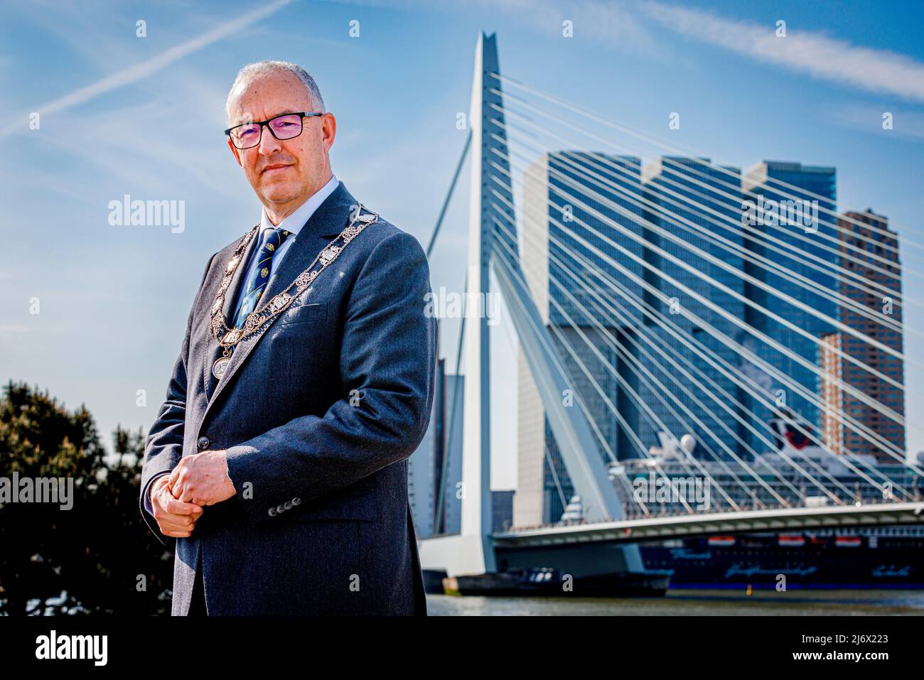 ROTTERDAM - Portret van Burgemeester Ahmed Aboutaleb voorafgaand aan de Rotterdamse dodenherdenking, 4 mei 2022. Foto: Patrick van Katwijk Stock Photo
