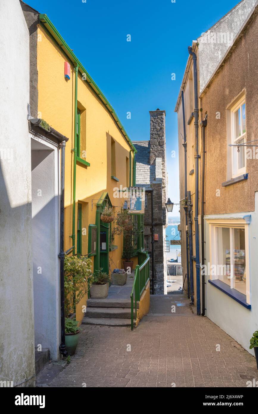 Quay Hill Tenby, view of the Plantagenet Restaurant and historic Tudor Merchant's House sited in Quay Hill in the harbour area of Tenby, Wales Stock Photo