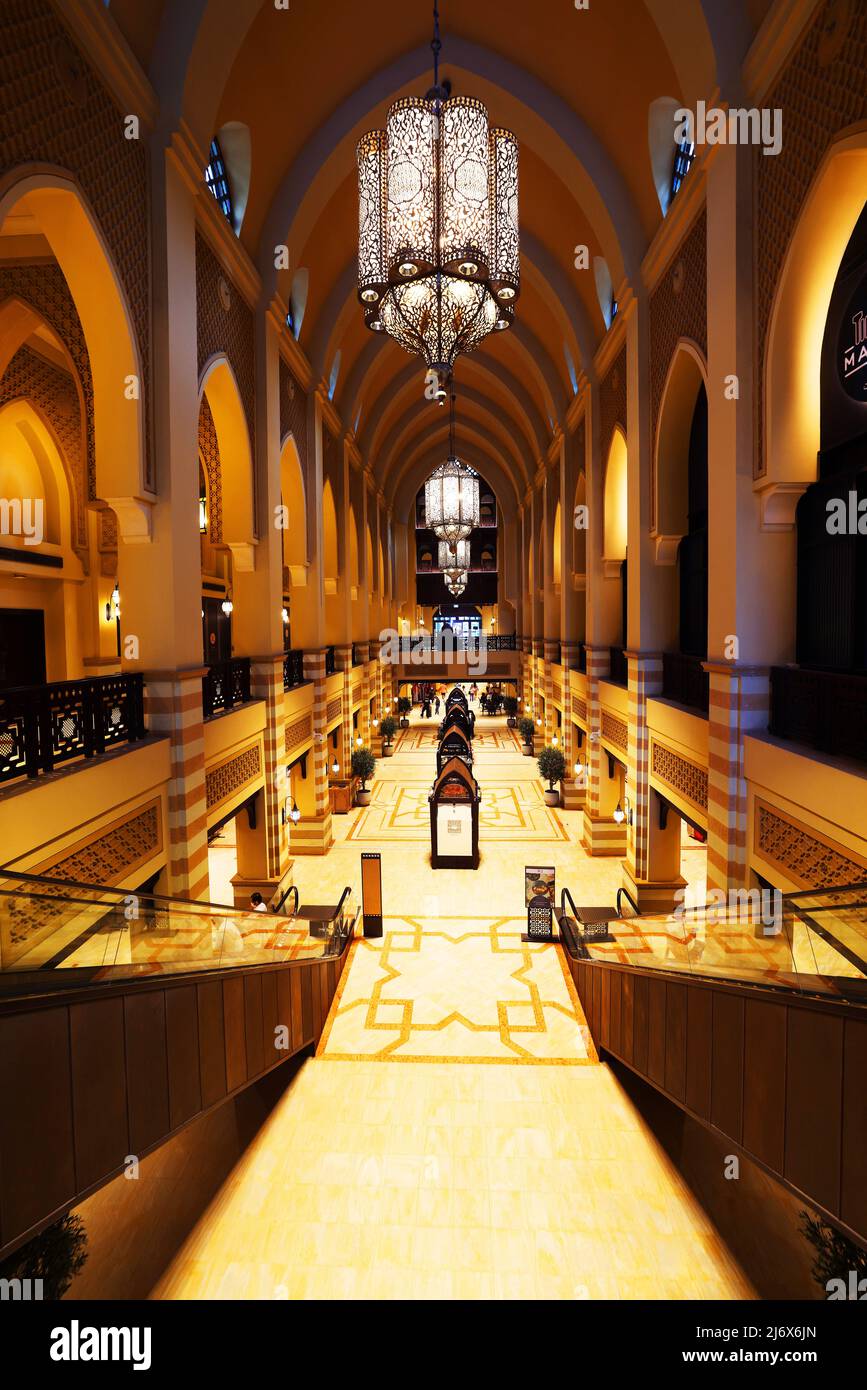 Architektur, Dubai, Souk, Shopping, Souk al Bahar beherbergt Geschäfte und Restaurants und ist ein kulturelles Erlebnis mit traditioneller Kultur Stock Photo