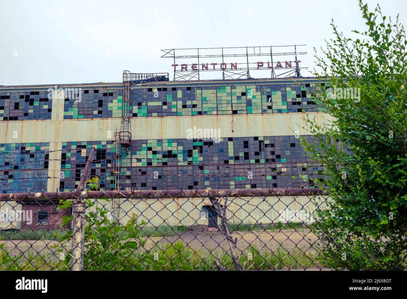 Window pain patterns on the shuttered and recently razed, McLouth Steel  Plant in Trenton, Michigan, USA Stock Photo - Alamy