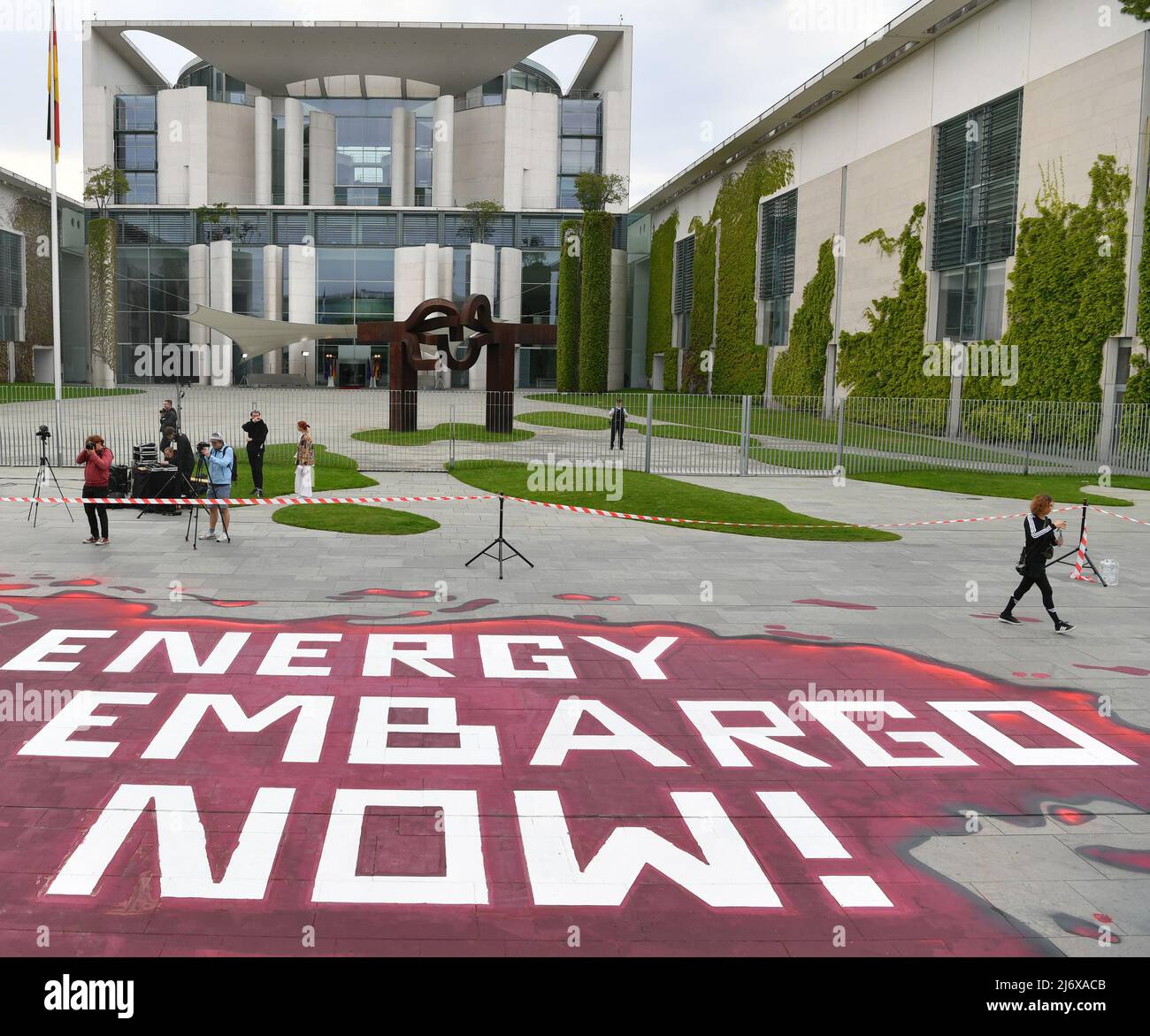 04 May 2022, Berlin: "Energy Embargo now" is written in chalk on the ground at the Federal Chancellery. There, numerous people met and protested against the war in Ukraine and demanded an energy embargo against Russia on posters and in chants. Photo: Paul Zinken/dpa Stock Photo