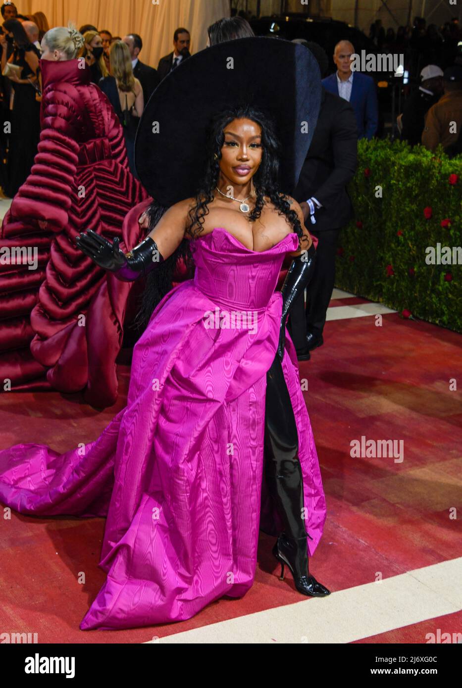 Sza met gala hires stock photography and images Alamy