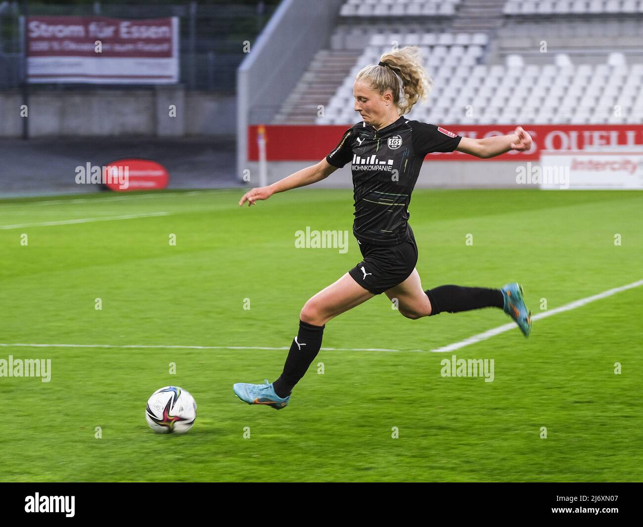 Frauen fussball bundesliga hi-res stock photography and images - Page 10 -  Alamy