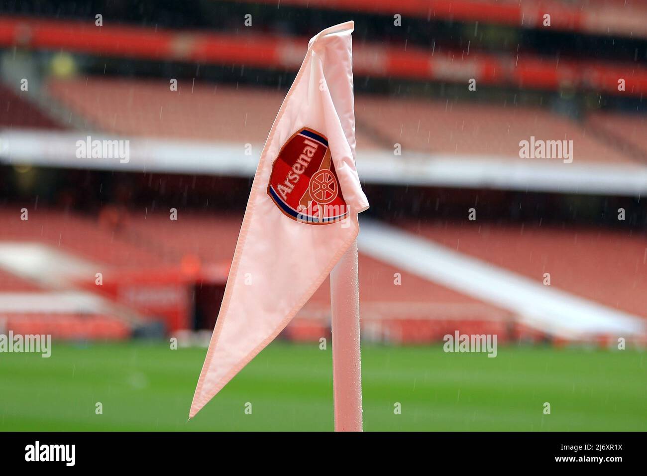 London, UK. 04th May, 2022. Arsenal football club corner flag is pictured. Barclays FA Women's super league match, Arsenal women v Tottenham Hotspur women at the Emirates Stadium in London on Wednesday 4th May 2022. this image may only be used for Editorial purposes. Editorial use only, license required for commercial use. No use in betting, games or a single club/league/player publications.pic by Steffan Bowen/Andrew Orchard sports photography/Alamy Live News Credit: Andrew Orchard sports photography/Alamy Live News Stock Photo