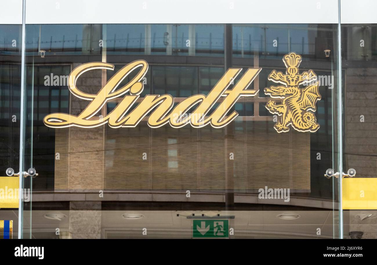 Lindt Swiss chocolate shop in Liverpool Stock Photo Alamy