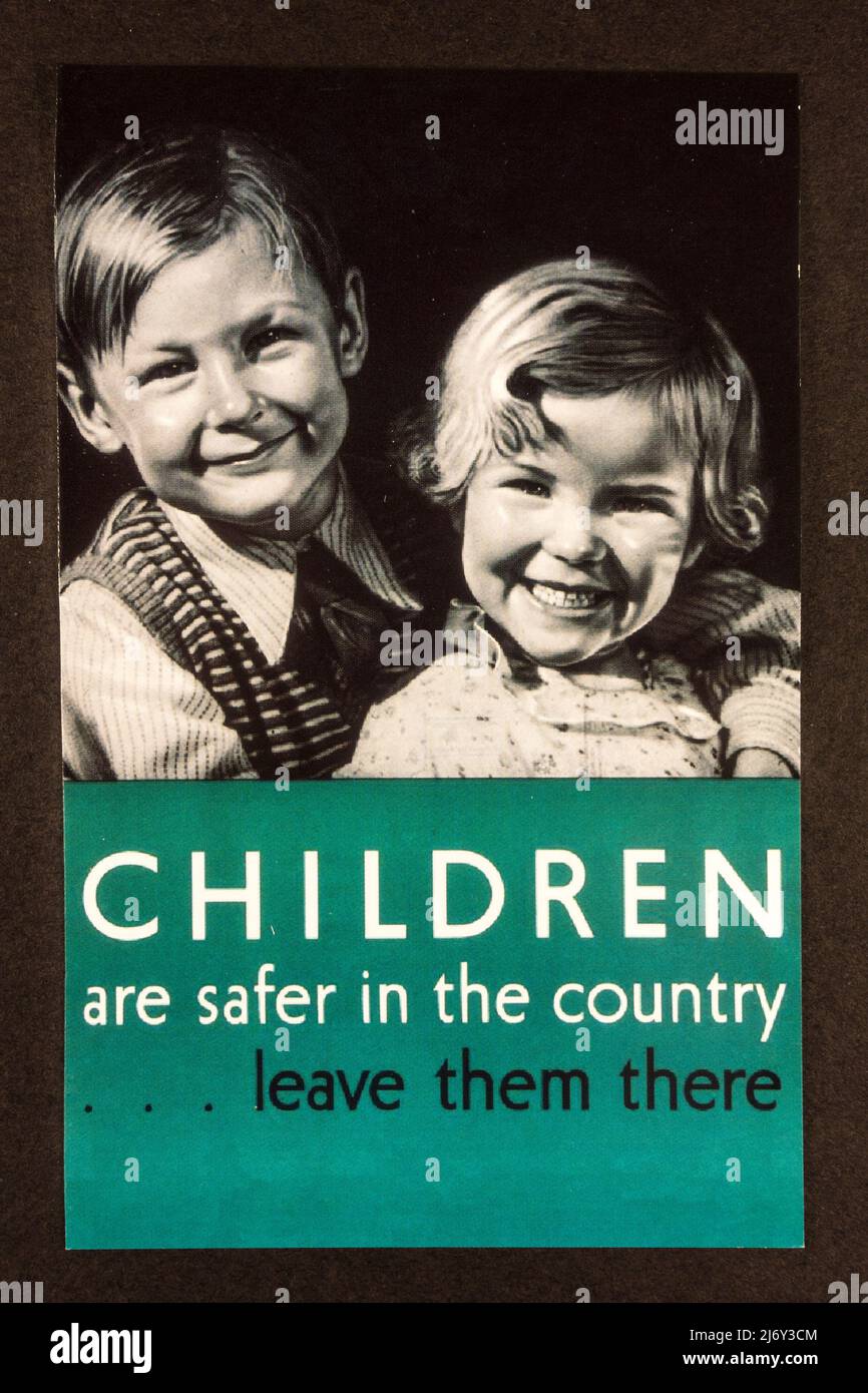 'Children Are Safer In The Country...Leave Them There ' poster promoting child evacuation during WWII. Stock Photo