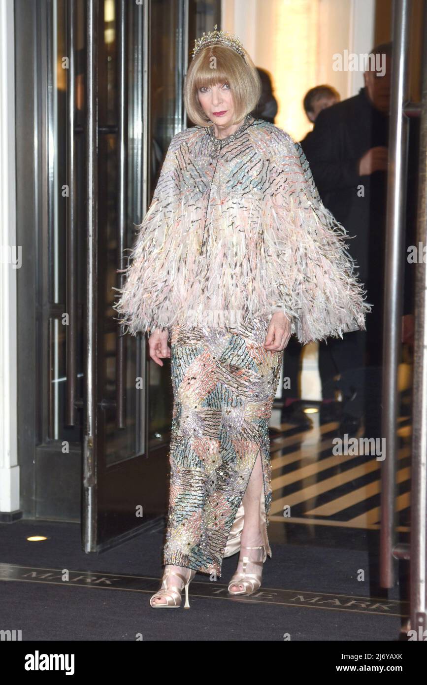 Anna Wintour at departures for Celebrity Candids - Departing for the