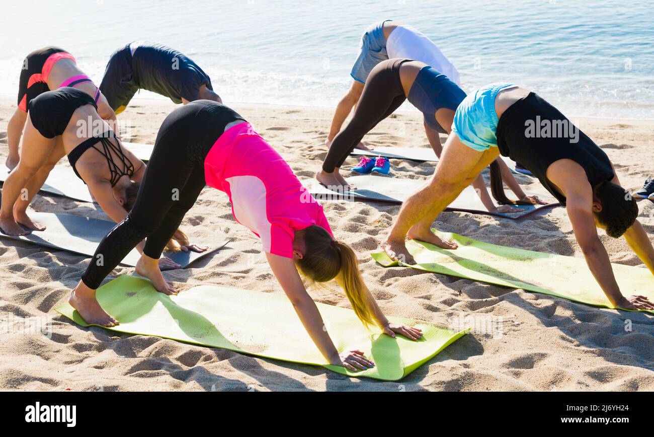 Group sporty females standing hi-res stock photography and images - Alamy