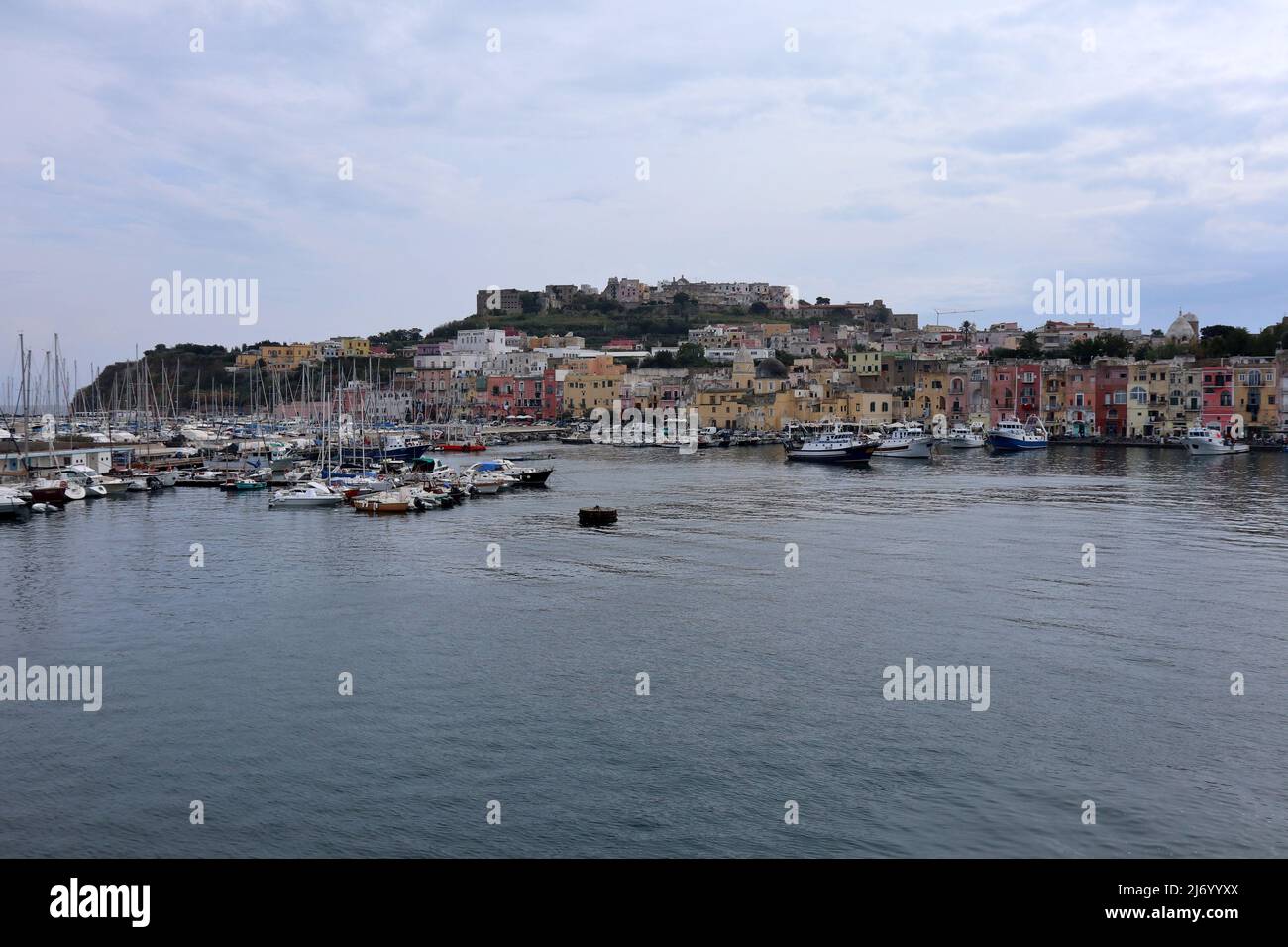 Procida – Panorama del porto di Marina Grande dal traghetto Stock Photo
