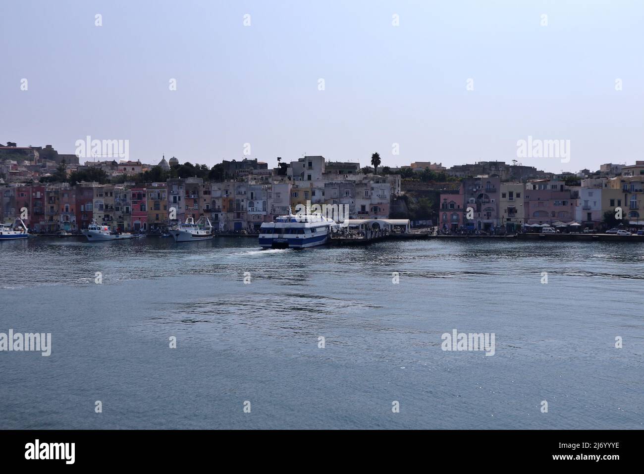 Procida – Scorcio del porto di Marina Grande dal traghetto Stock Photo