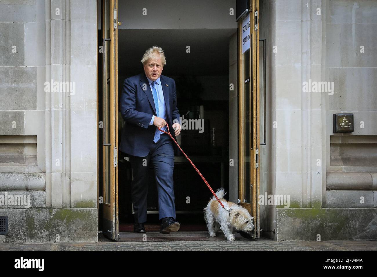 London, UK, 5th May 2022.  Boris Johnson, British Prime Minster, casts his vote in the local elections at Methodist Central Hall in Westminster this morning, walking with his dog, Dilyn. Credit: Imageplotter/Alamy Live News Stock Photo
