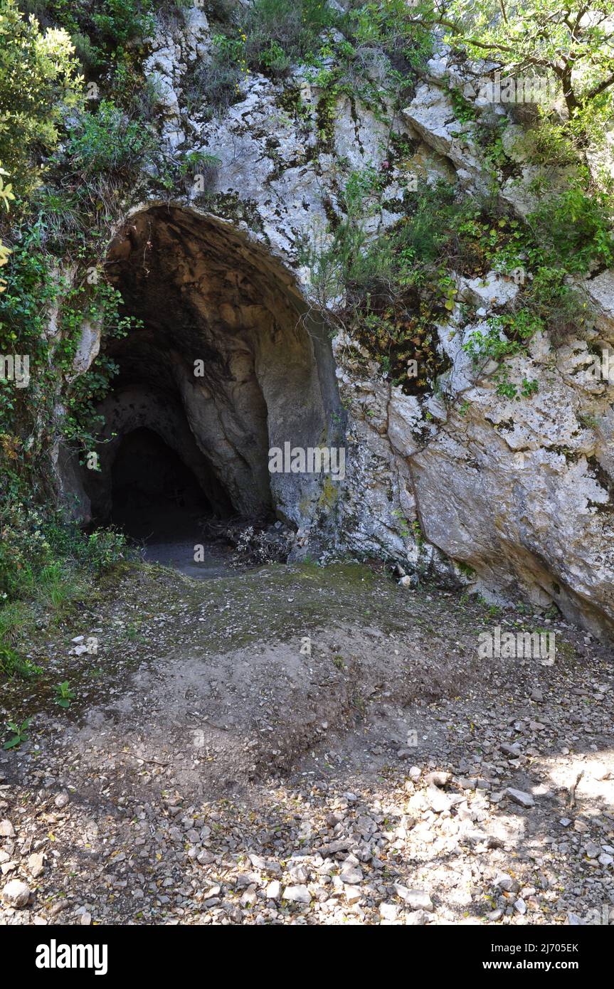 Cave of the Shepherd in the Destel of St Anne d'Evenos Stock Photo