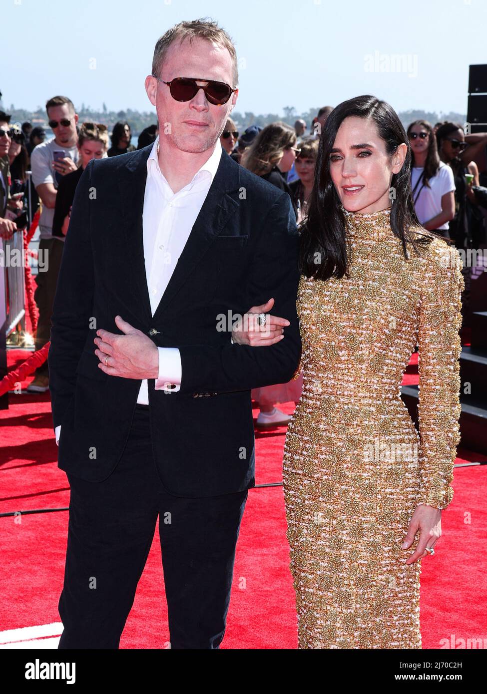 SAN DIEGO, CALIFORNIA, USA - MAY 04: English actor Paul Bettany and wife/American actress Jennifer Connelly arrive at the World Premiere Of Paramount Pictures' 'Top Gun: Maverick' held at the USS Midway Museum on May 4, 2022 in San Diego, California, United States. (Photo by Xavier Collin/Image Press Agency) Stock Photo