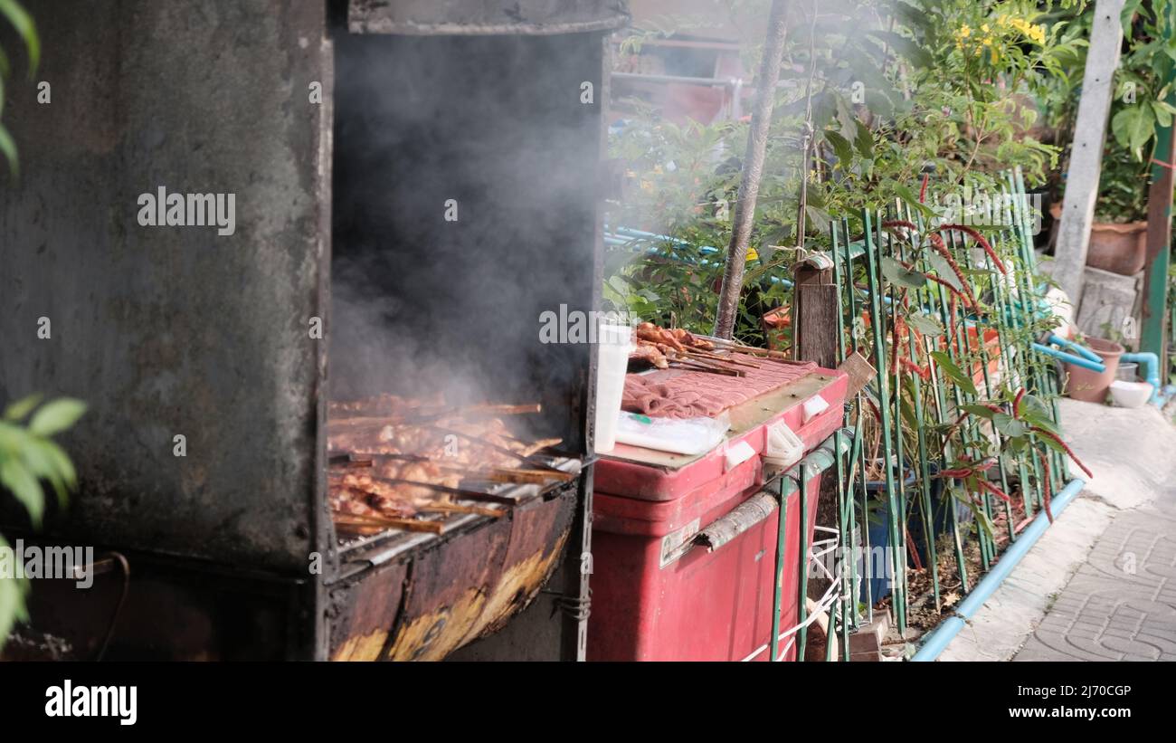 Klong Toey, Bangkok's largest slum. Poverty low Income Stock Photo - Alamy