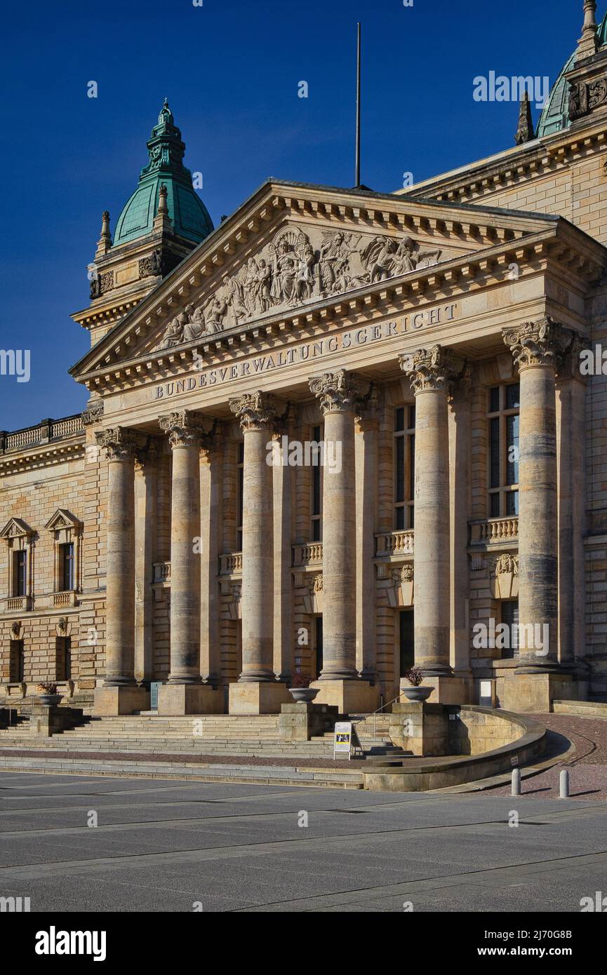 Portal mit Säulen Bundesverwaltungsgericht, blauer Himmel in Leipzig, Freistaat Sachsen, Bundesrepublik Deutschland Stock Photo