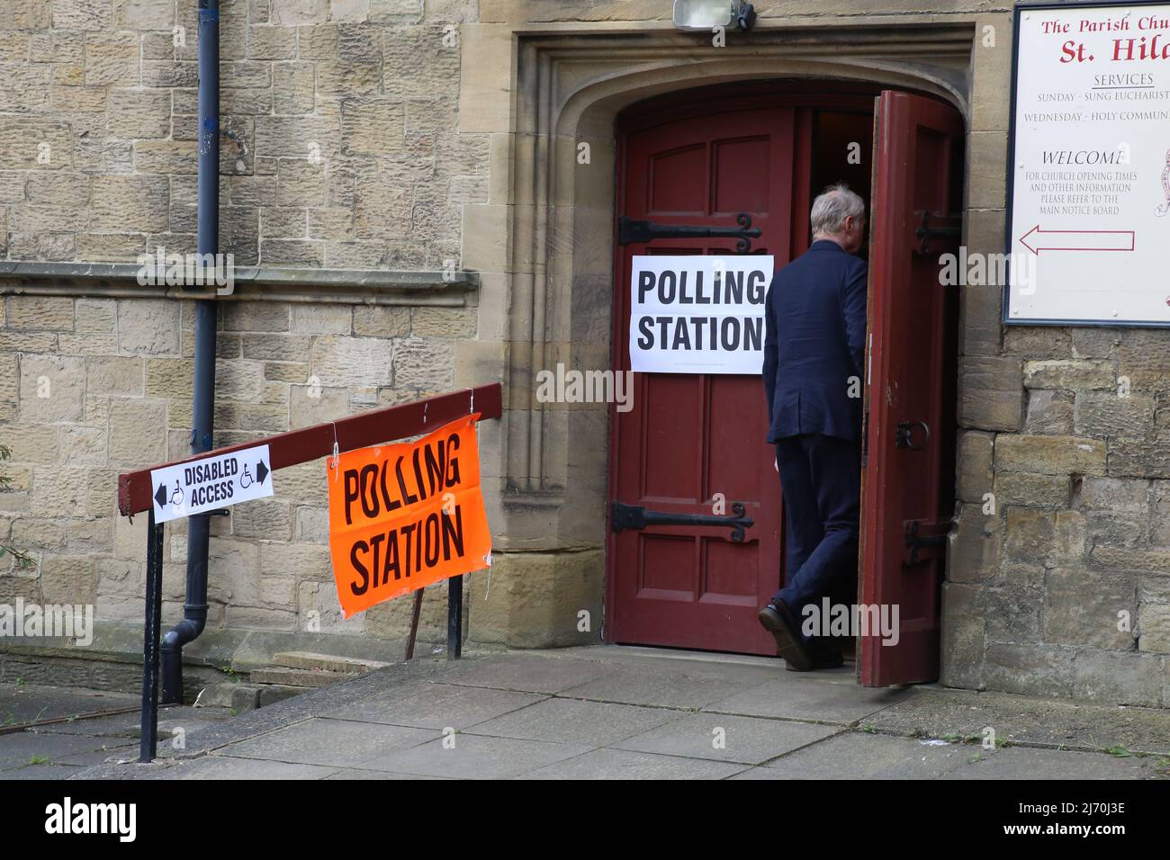 Jesmond, Newcastle upon Tyne, UK. 5th May, 2022. UK Local Elections, People going to vote in Jesmond, Newcastle upon Tyne, UK, 5th May, 2022, Credit: DEW/Alamy Live News Stock Photo