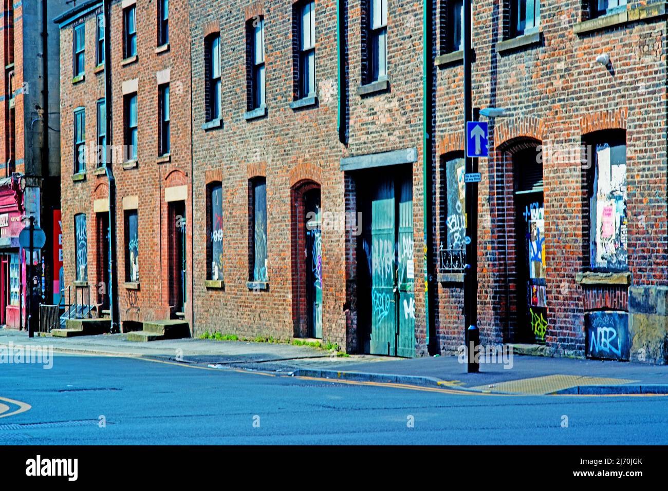 Dissused warehouses, Paton Street, Manchester, England Stock Photo Alamy