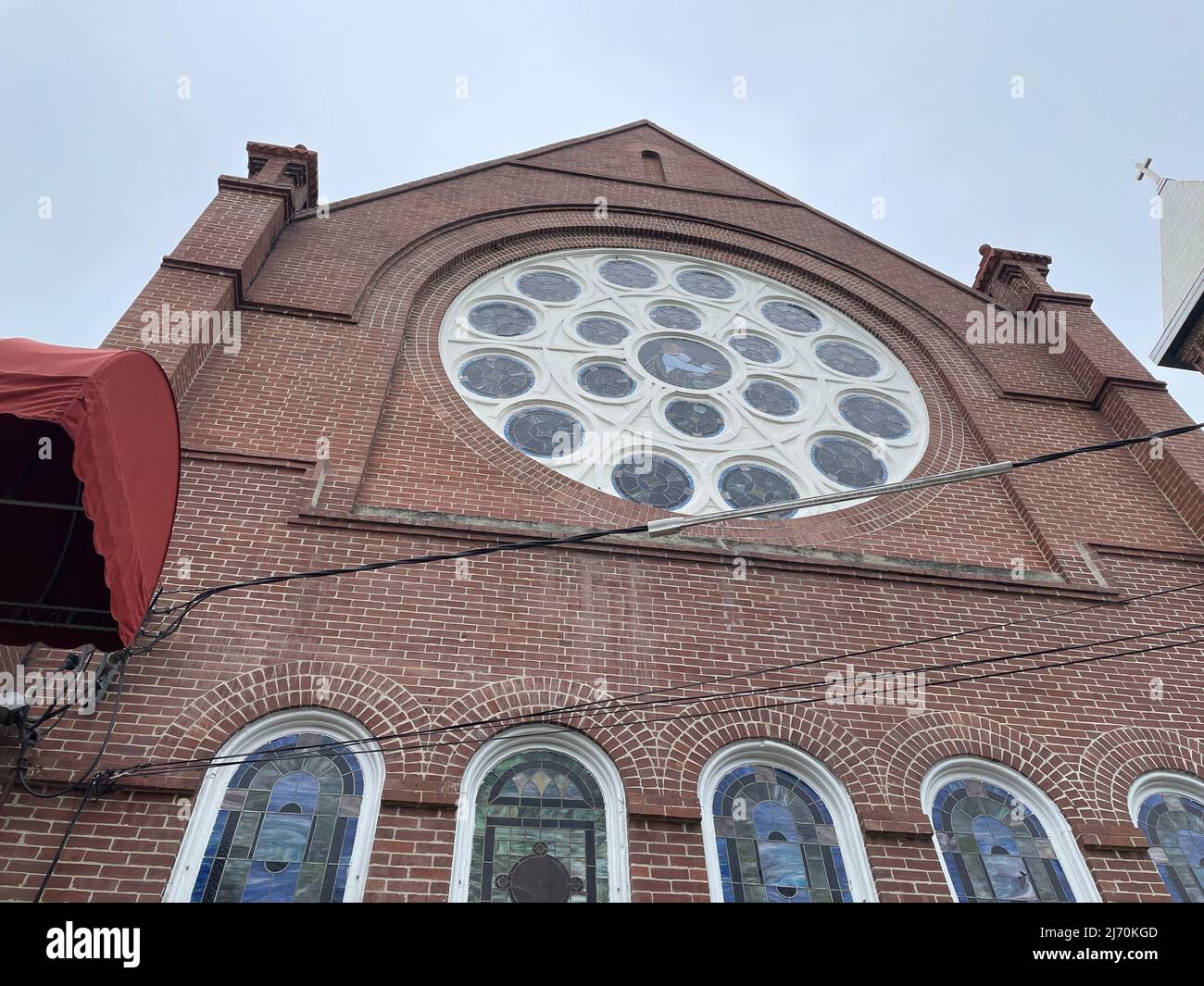 Augusta, Ga USA - 03 10 22: Thankful Baptist Church looking up at large circle of windows Stock Photo