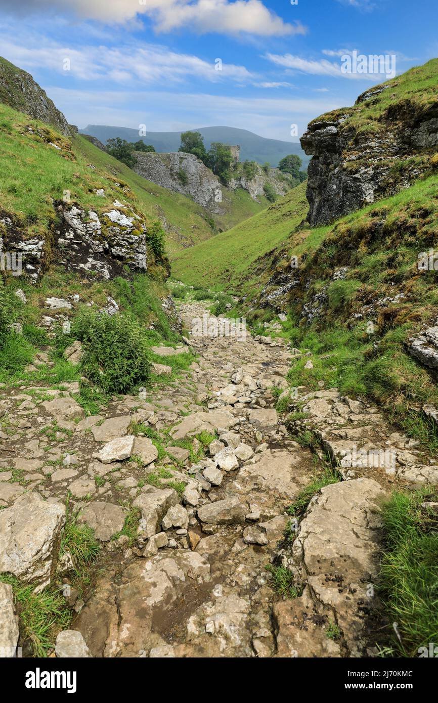 Cave Dale (or Cavedale), a dry limestone valley in the Derbyshire Peak District, Castleton, Derbyshire, England, UK Stock Photo