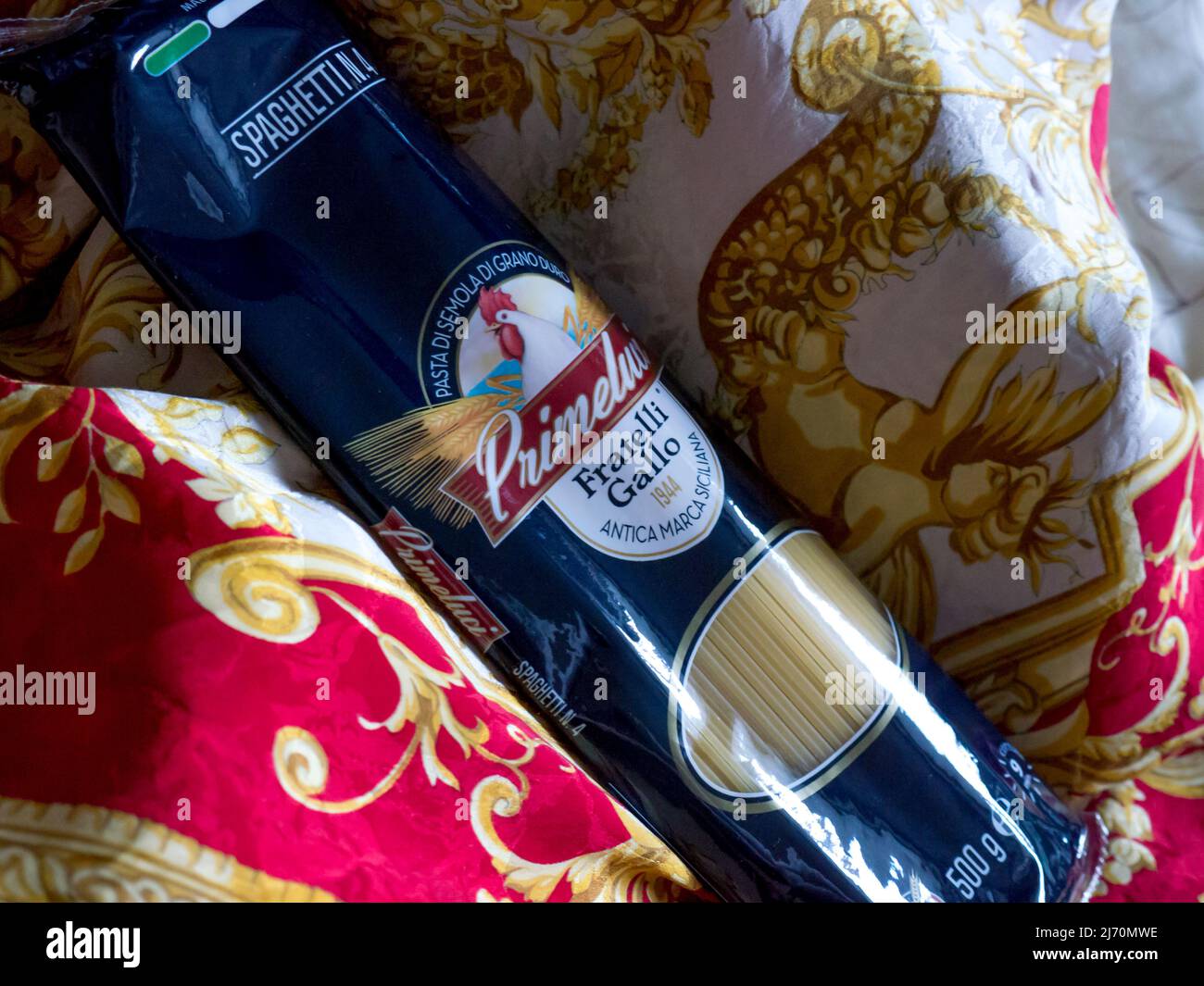 Pasta Primeluci Fratelli Gallo. Spaghetti №4 Stock Photo - Alamy