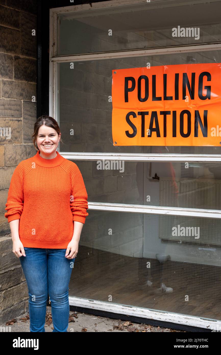 South Gosforth, Newcastle upon Tyne, UK - 5th May 2022: Voter at the polling station in South Gosforth, Newcastle upon Tyne, UK for the local government elections. Credit: Hazel Plater/Alamy Live News Stock Photo