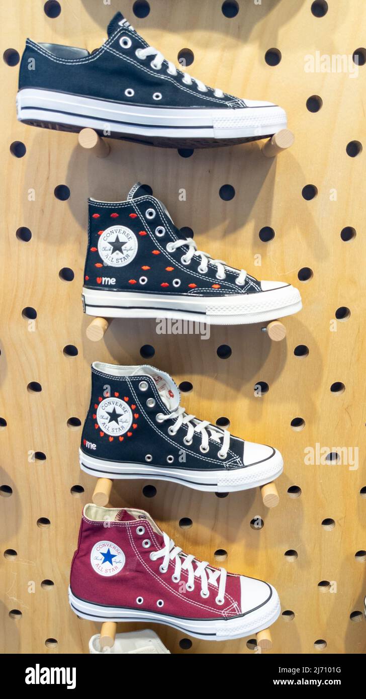 Converse store hi-res stock photography and images - Page 3 - Alamy