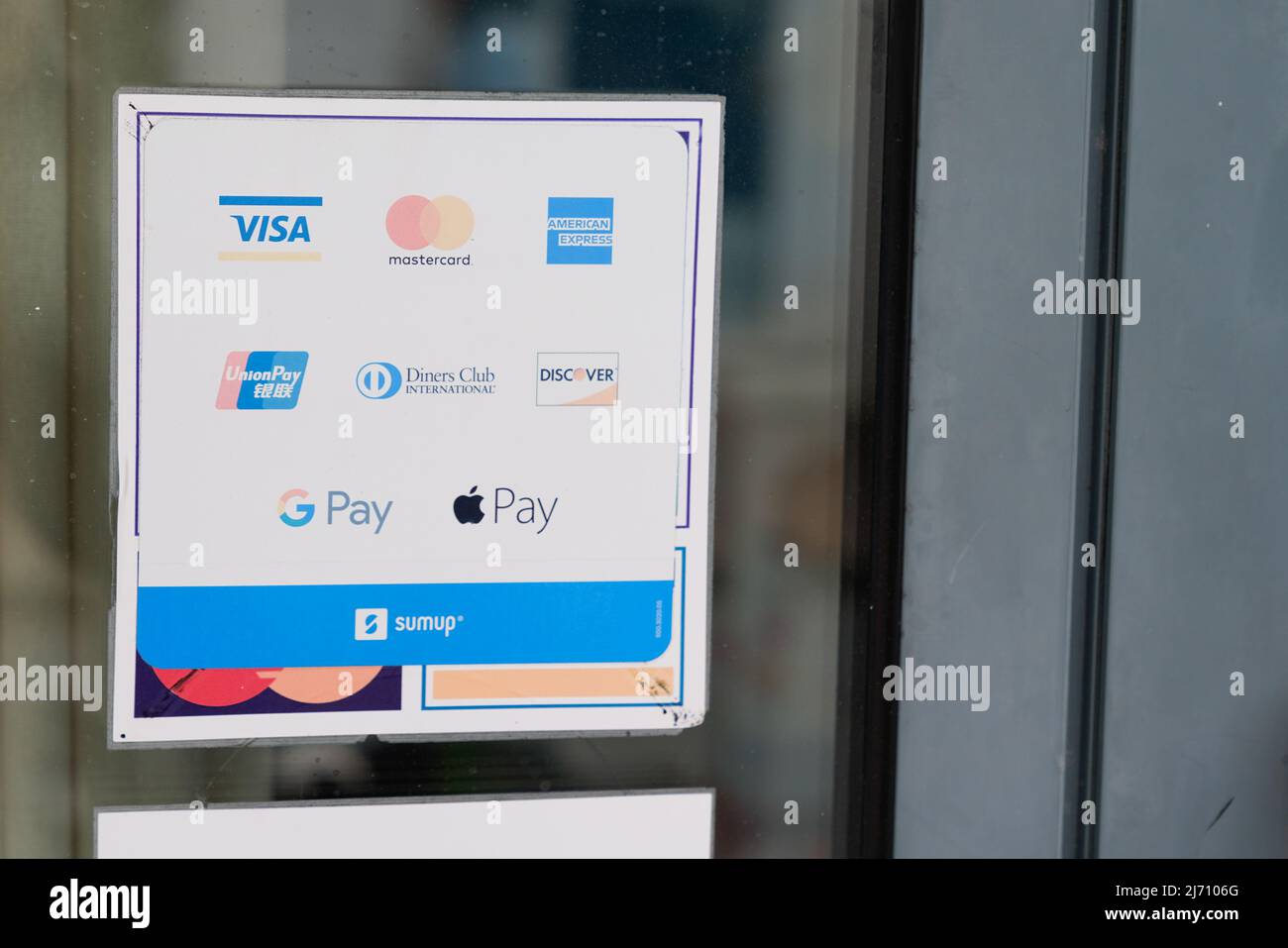 American express accepted here hi-res stock photography and images - Alamy