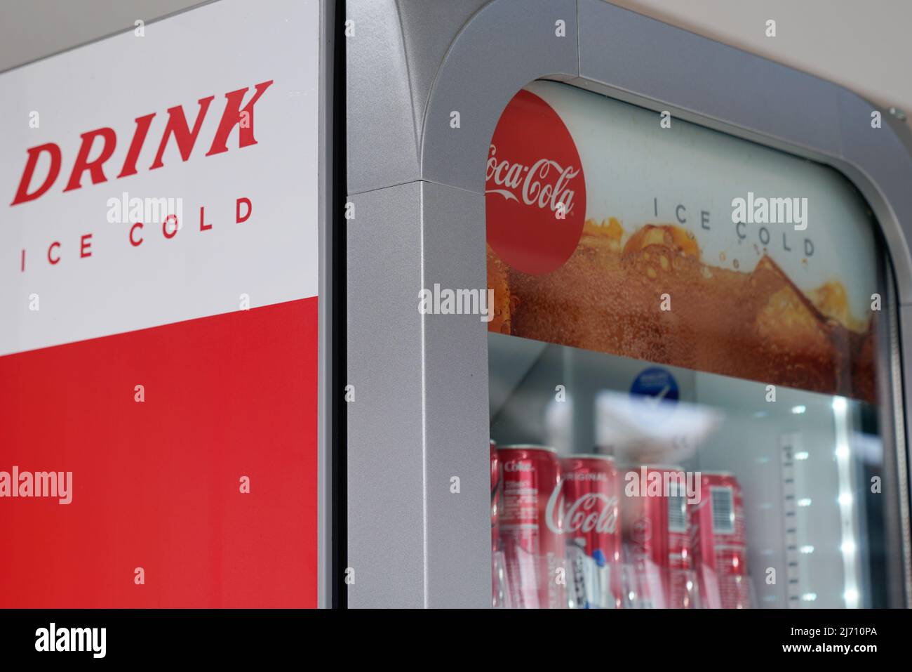 Bordeaux , Aquitaine France - 04 24 2022 : Coca Cola ice cold drink sign  logo and brand text on coffee fridge store cafe bar Stock Photo - Alamy