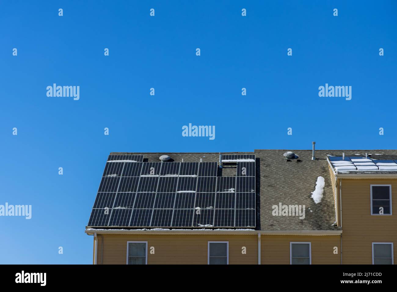 Installing solar panels on roof hi-res stock photography and images - Alamy