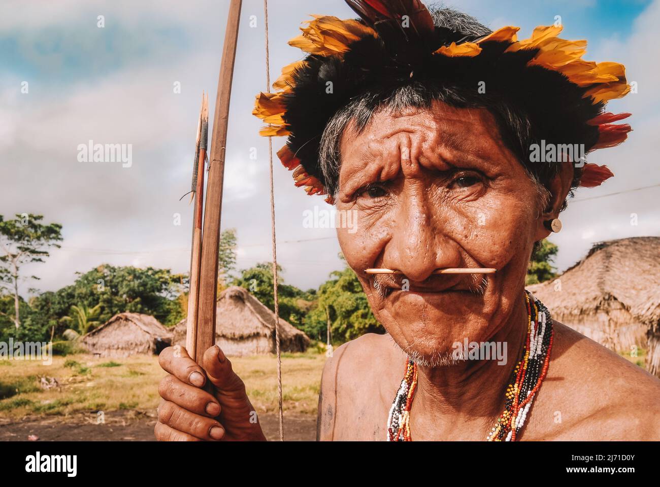 Indigenous man wearing a headdress known as cocar, leader of Arara do Laranjal tribe, near Xingu River in the Brazilian Amazon. 2007. Stock Photo