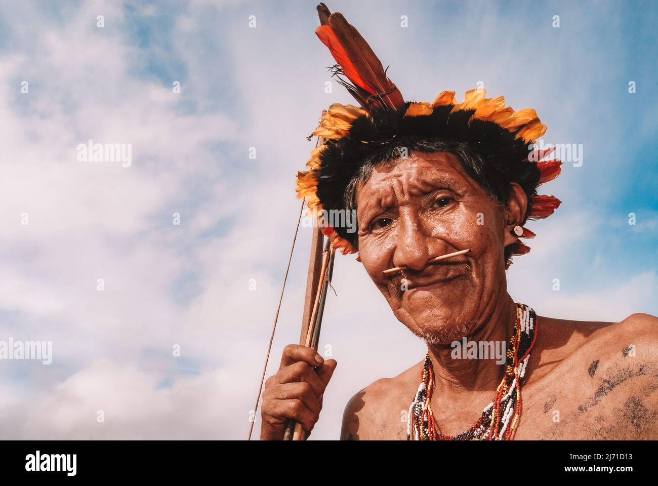 Indigenous man wearing a headdress known as cocar, leader of Arara do Laranjal tribe, near Xingu River in the Brazilian Amazon. 2007. Stock Photo