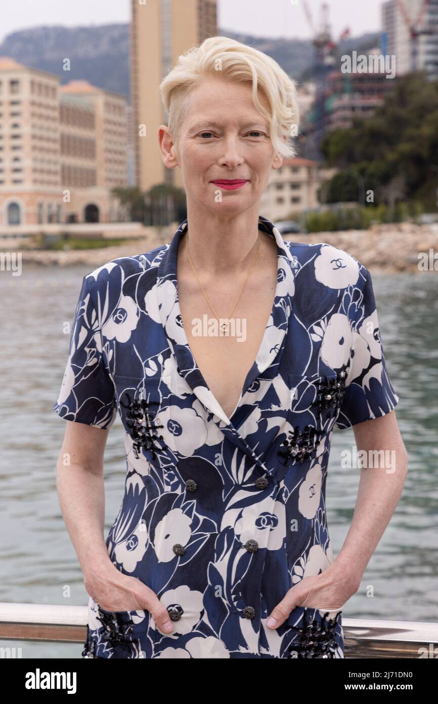 Tilda swinton the beach hi-res stock photography and images - Alamy