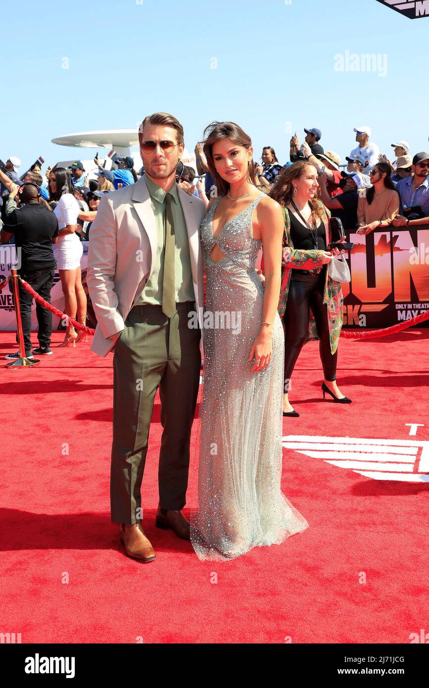 Gigi paris and glen powell hi-res stock photography and images - Alamy