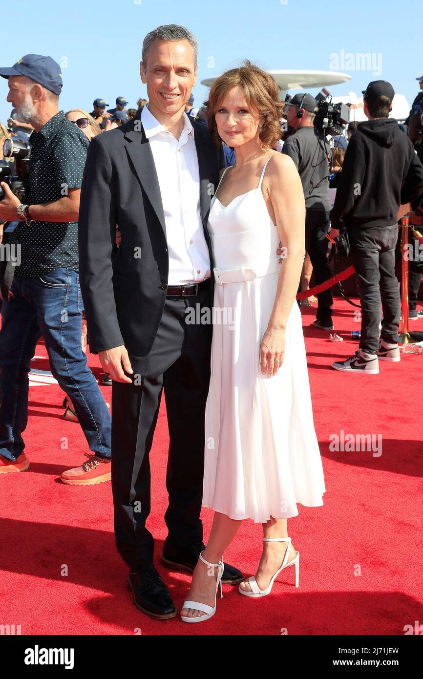 San Diego, CA. 4th May, 2022. James Pitaro, Jean Louisa Kelly at arrivals  for TOP GUN: MAVERICK Premiere, USS Midway Museum, San Diego, CA May 4,  2022. Credit: Priscilla Grant/Everett Collection/Alamy Live