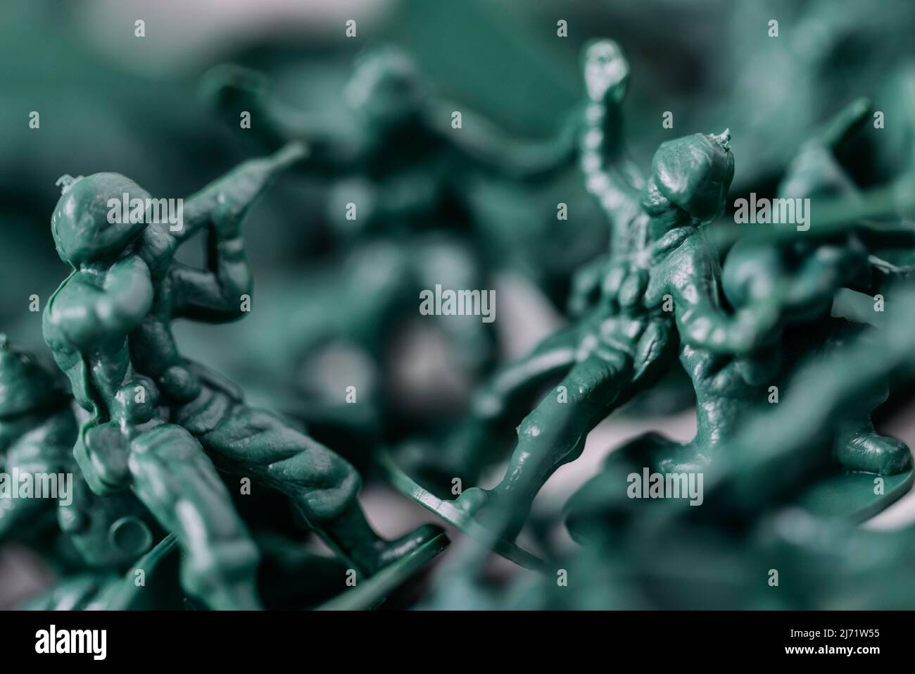 HoveeLuty 200 Stück Armeemänner Aus Kunststoff - 12 Verschiedene Actionfiguren Für Kinder