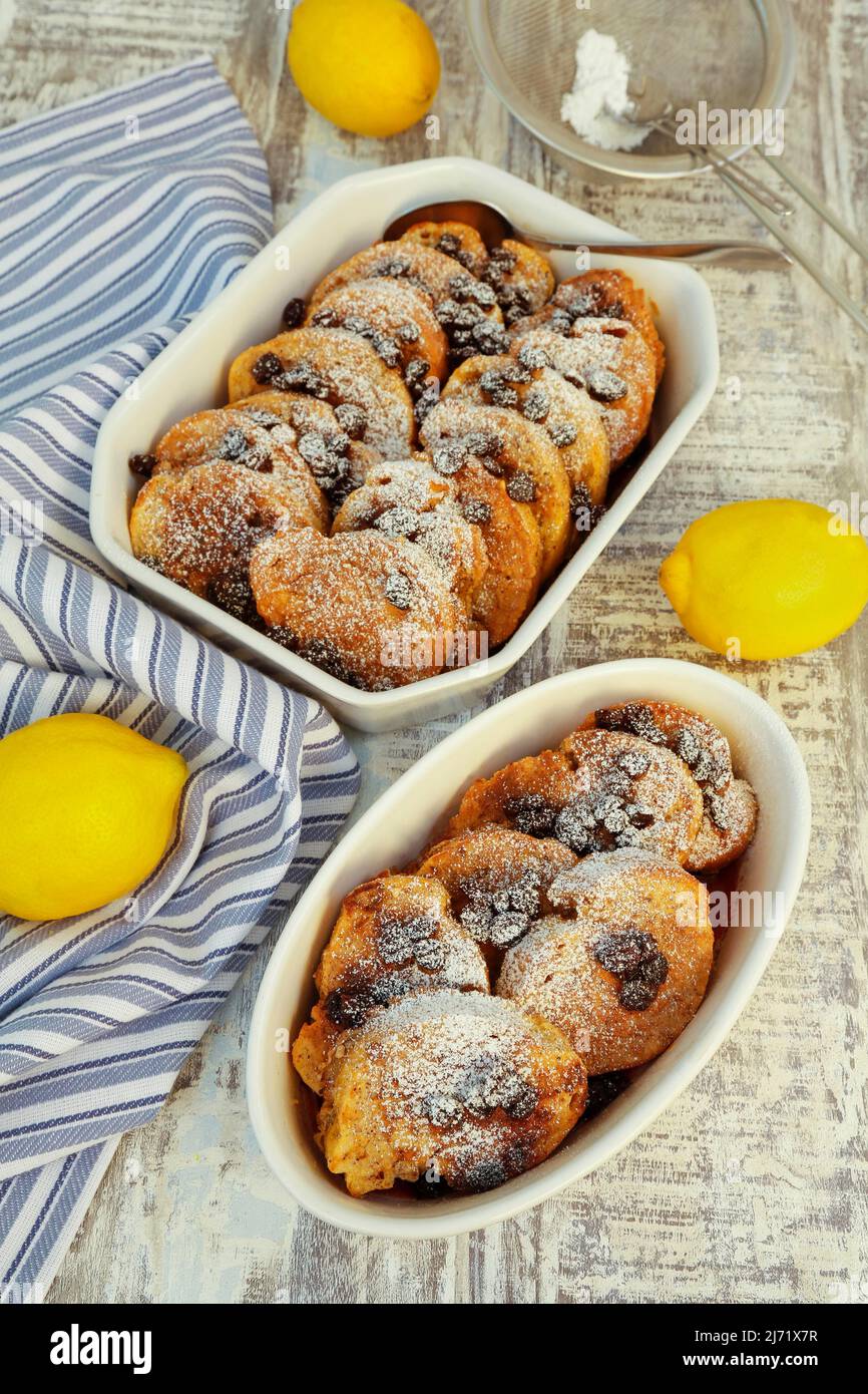 Schwaebische Kueche, Beschwipste Ofenschlupfer mit Rotweinsosse ... Schwaebische Kueche, Beschwipste Ofenschlupfer mit Rotweinsosse ...