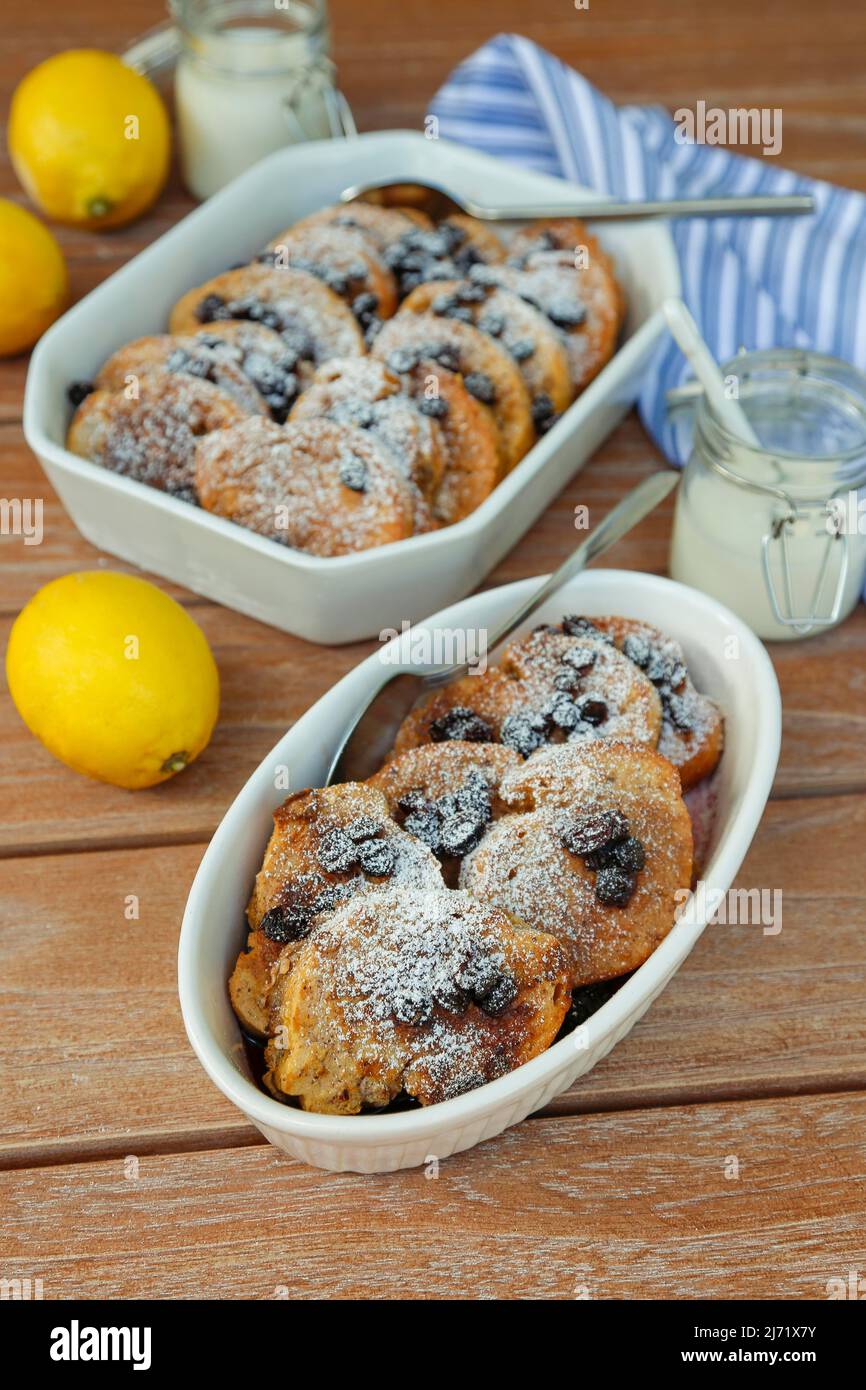 Schwaebische Kueche, Beschwipste Ofenschlupfer mit Rotweinsosse ... Schwaebische Kueche, Beschwipste Ofenschlupfer mit Rotweinsosse ...