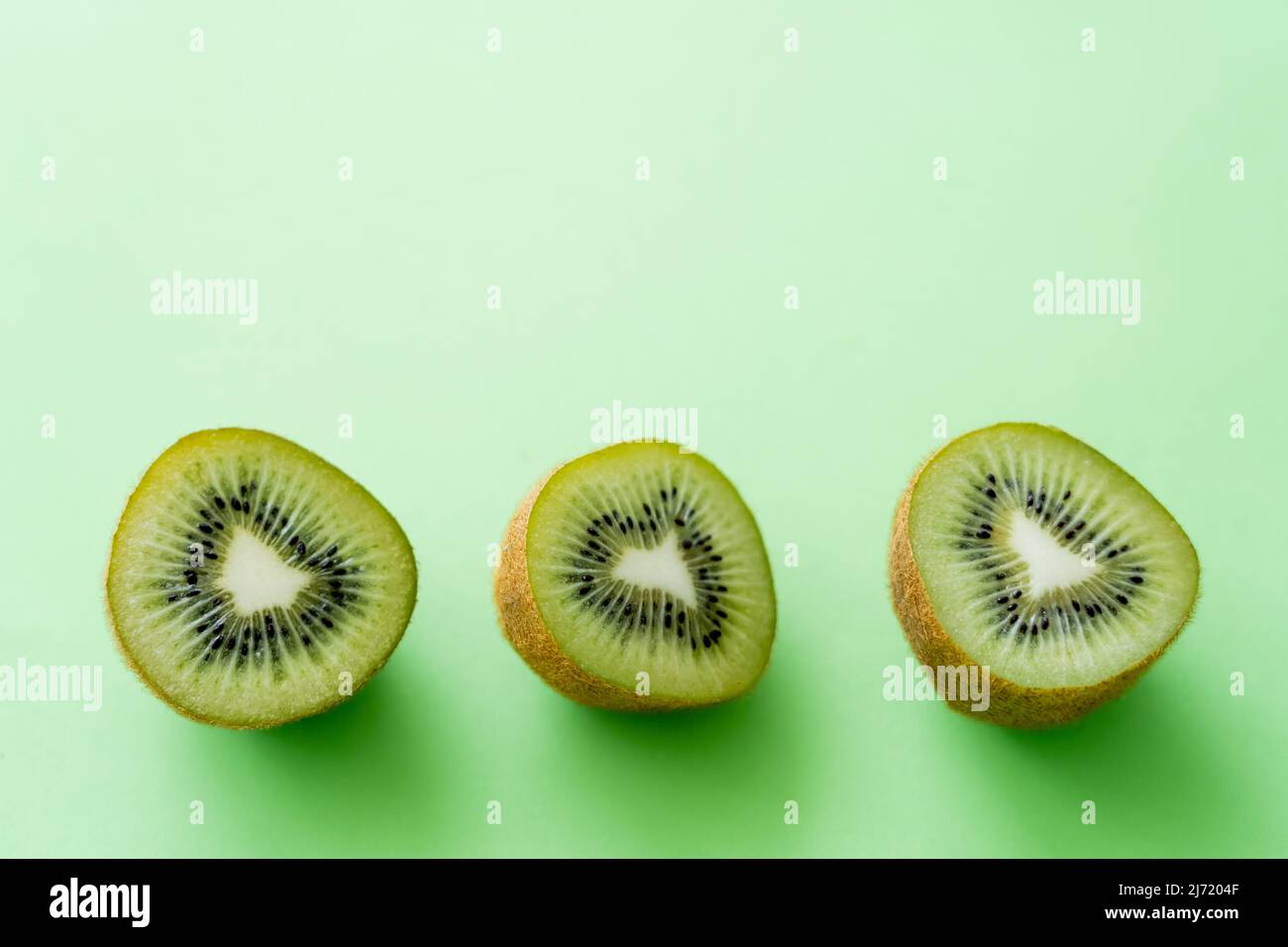 Kiwi fruit halves hi-res stock photography and images - Alamy