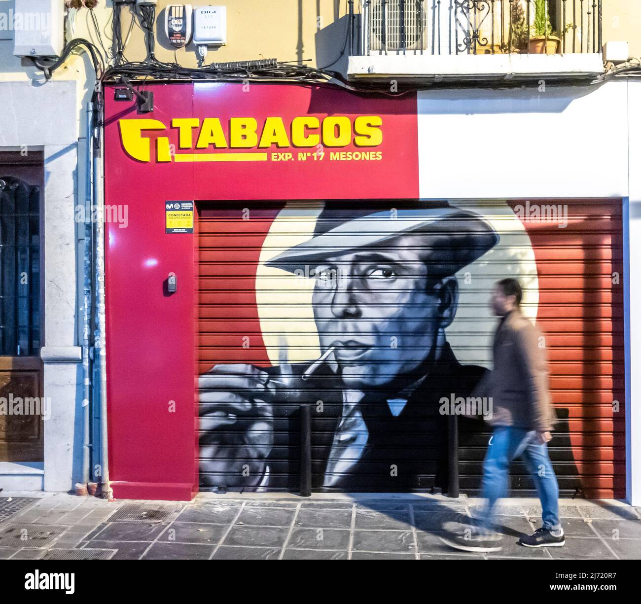 Humphrey Bogart mural on the boarded up tabacco shop - Estanco Mesones Exp.17 - Granada, Spain Stock Photo