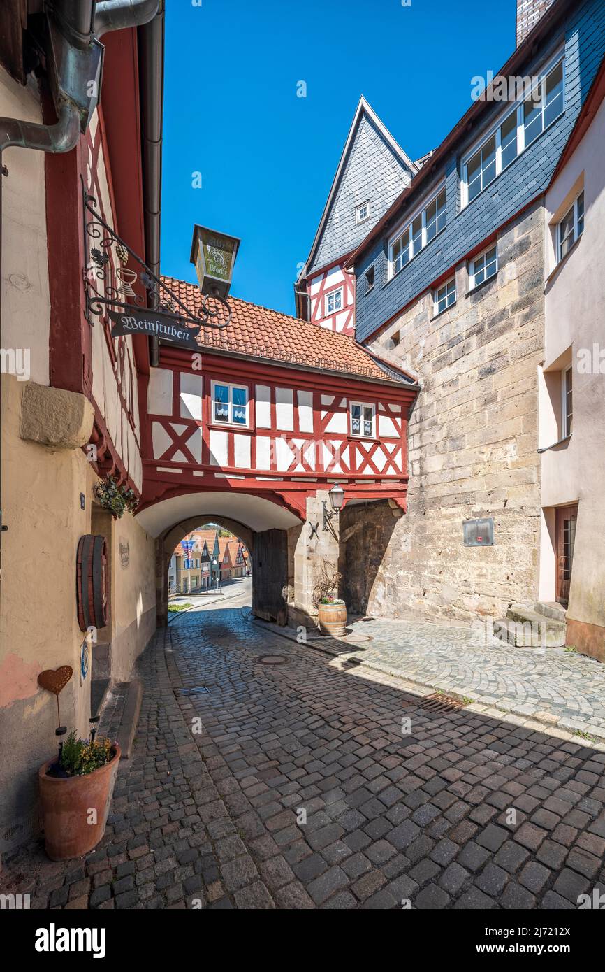 Gasse mit Kopfsteinpflaster durchs Bamberger Tor, Kronach, Oberfranken, Bayern, Deutschland Stock Photo