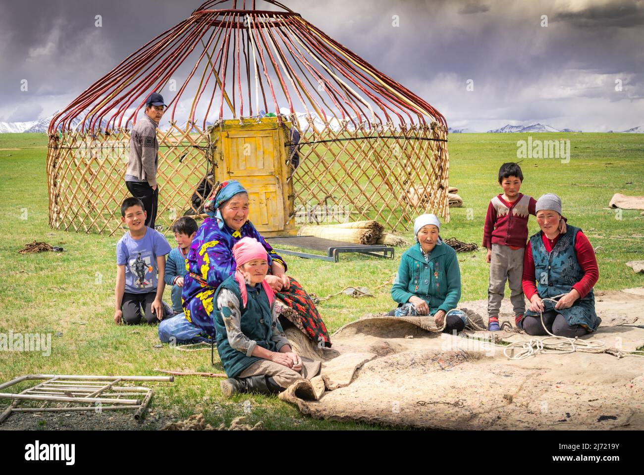 Nomads have just arrived in summer camping in Western Mongolia Stock ...