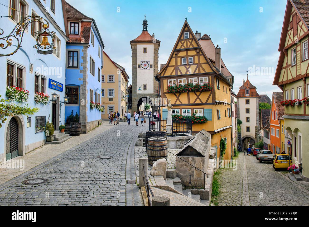Blick auf Ploenlein mit zwei Stadttore, links Siebersturm, mittelalterliche Altstadt von Rothenburg ob der Tauber, Franken, Bayern, Deutschland Stock Photo