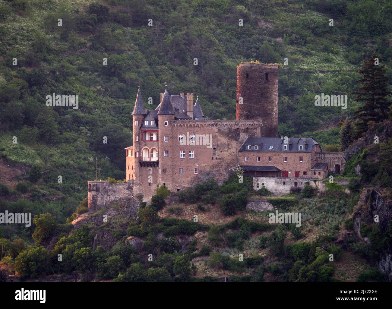 Die Burg Katz, urspruenglich Burg Neu Katzenelnbogen, ist eine rechtsrheinische Hangburg in St. Goarshausen, Rheinland-Pfalz, Deutschland Stock Photo