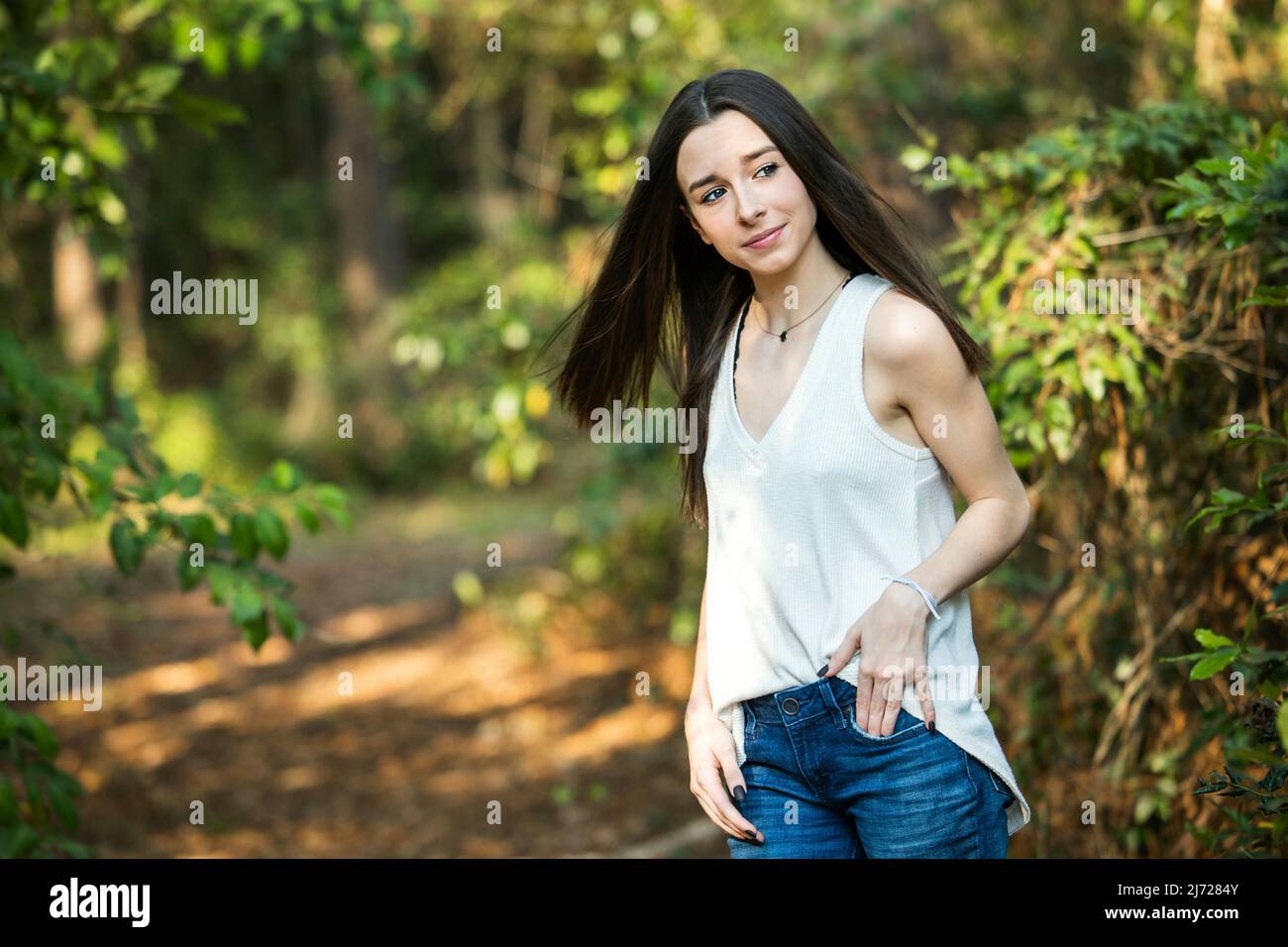 Girl dark hair brown eyes teen hi-res stock photography and images - Alamy