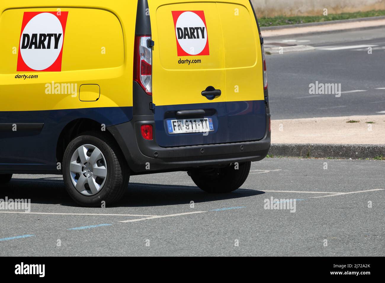 Belleville, France - June 24, 2020: Darty logo on a car. Darty, founded in 1957 is specialising in electrical retailing and operates across Europe Stock Photo