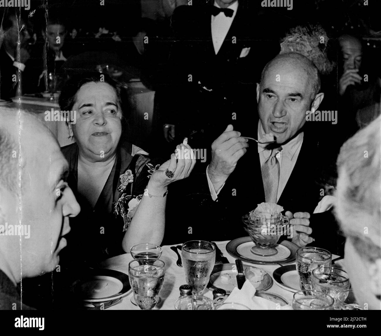 Famous Party-Giver ... American Elsa Maxwell, who has just completed writing her autobiography, lunched at Australian Lady Kenmare's heavenly home which looks across to Monte Carlo, that multi-colored jewel. Elsa Maxwell as guest of film magnate Sam Goldwyn at a Hollywood party. August 25, 1952. Stock Photo