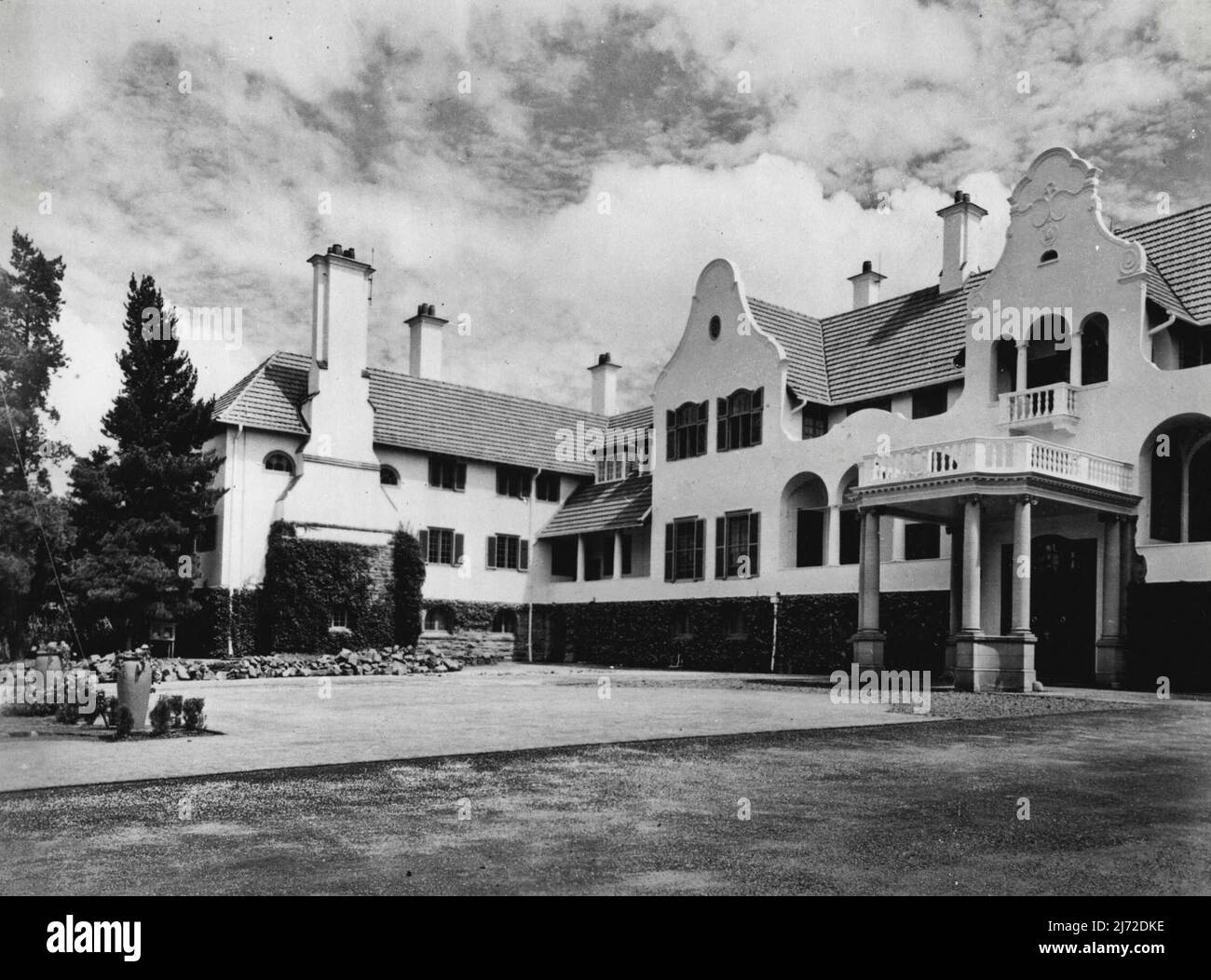 Royal Visit to South Africa -- The South Front of Government House, Pretoria, showing the main entrance to the house. Government House, Pretoria, (Architect Sir Herbert Baker), where the Royal Family will reside during their stay in Pretoria from March 29th to April 7th. January 25, 1947. (Photo by Barratt's Photo Press-Agency). Stock Photo